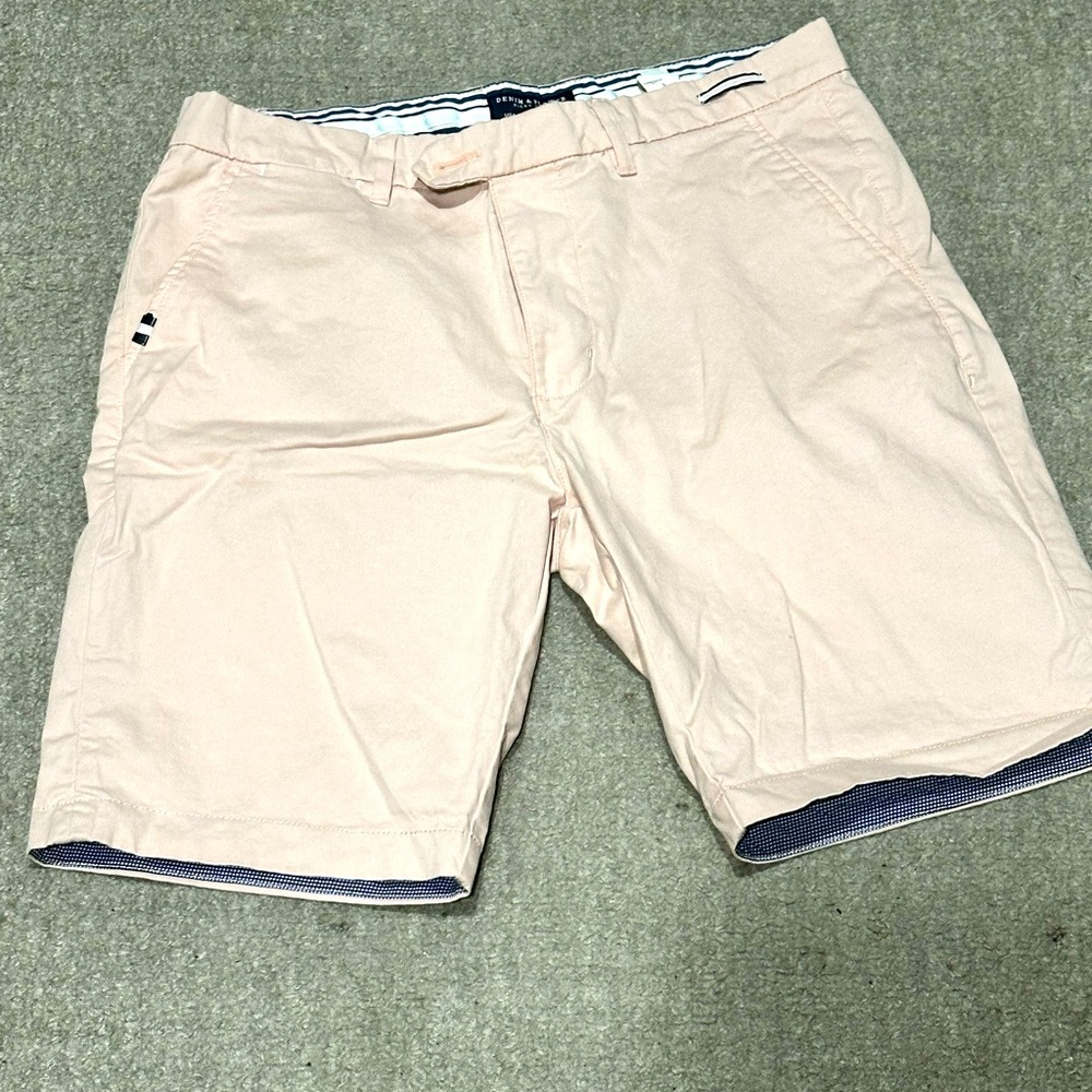 Men’s khaki shorts size 32